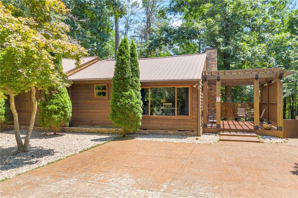 Property Photo: 2170 Cove Trail GA 30041