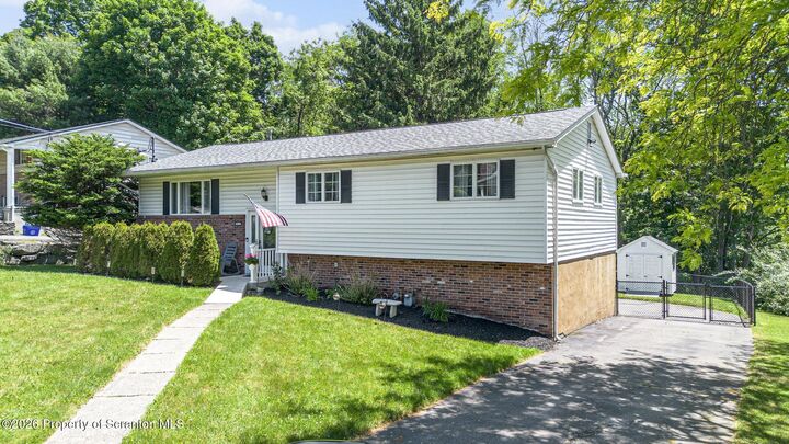 Property Photo:  615 Timber Lane  PA 18411 