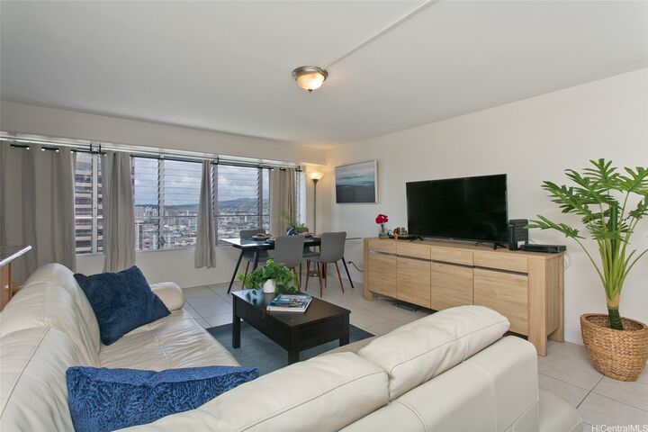 Property Photo: 2525 Date Street 3706 HI 96826
