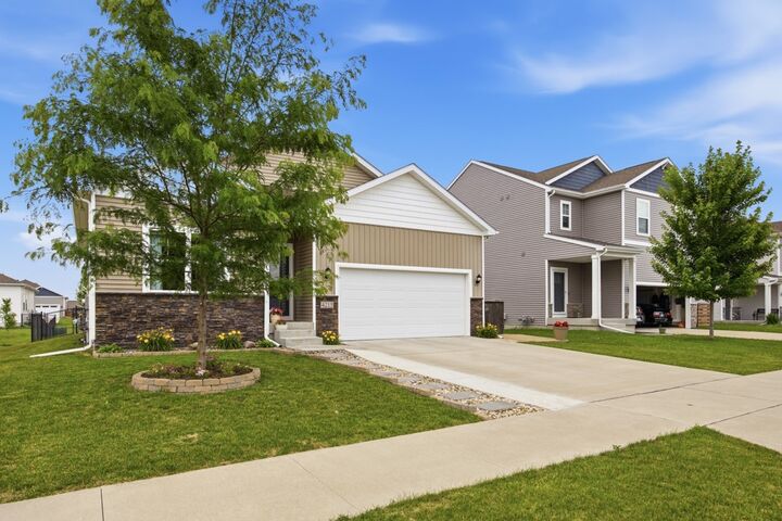 Property Photo: 4215 NW Cedarwood Drive IA 50023