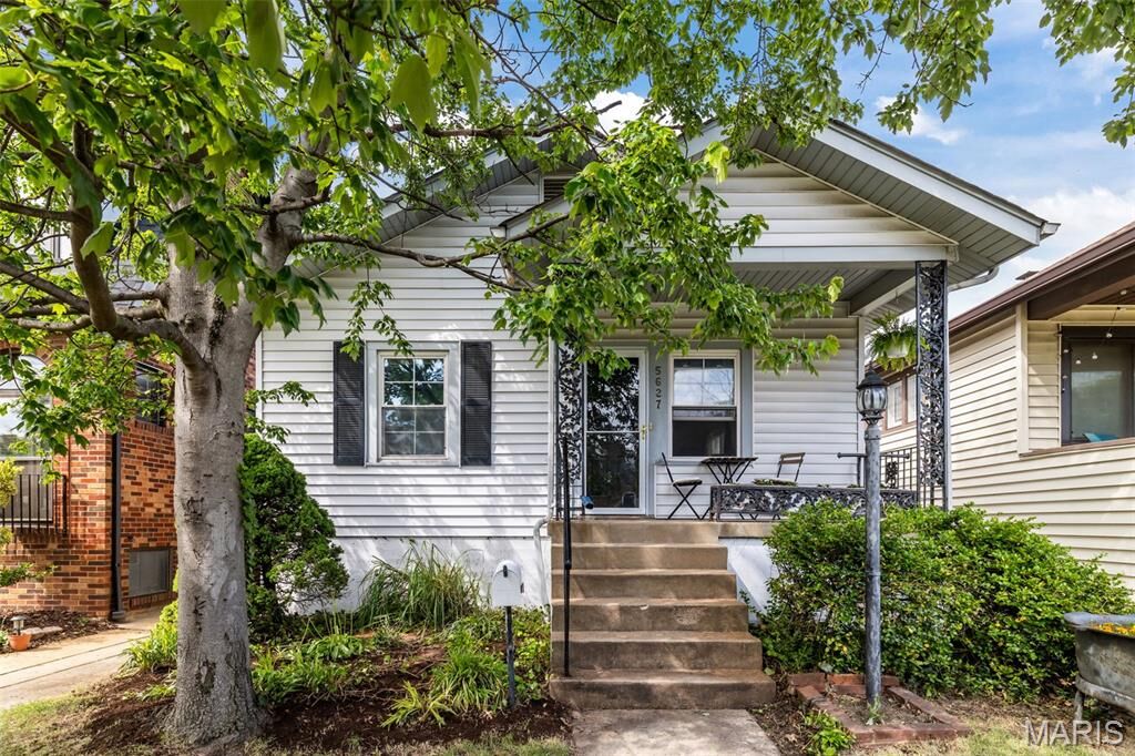 Property Photo: 5627 Nottingham Avenue MO 63109