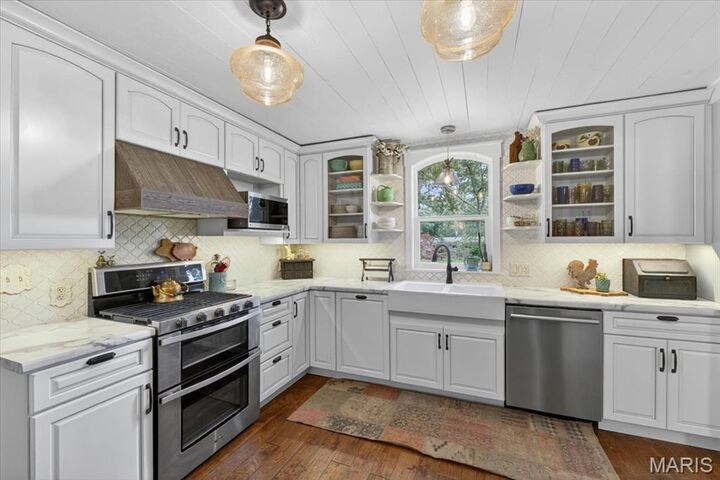 Property Photo:  886 Woodbine Drive  MO 63126 