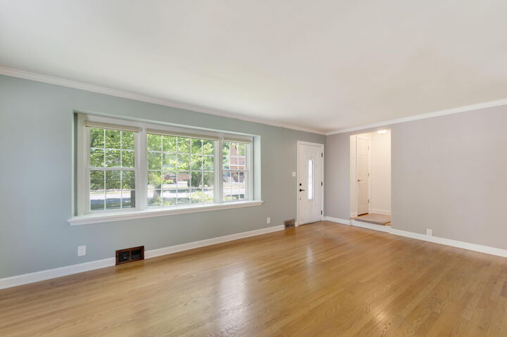 Property Photo: 5639 N Bay Ridge Ave WI 53217