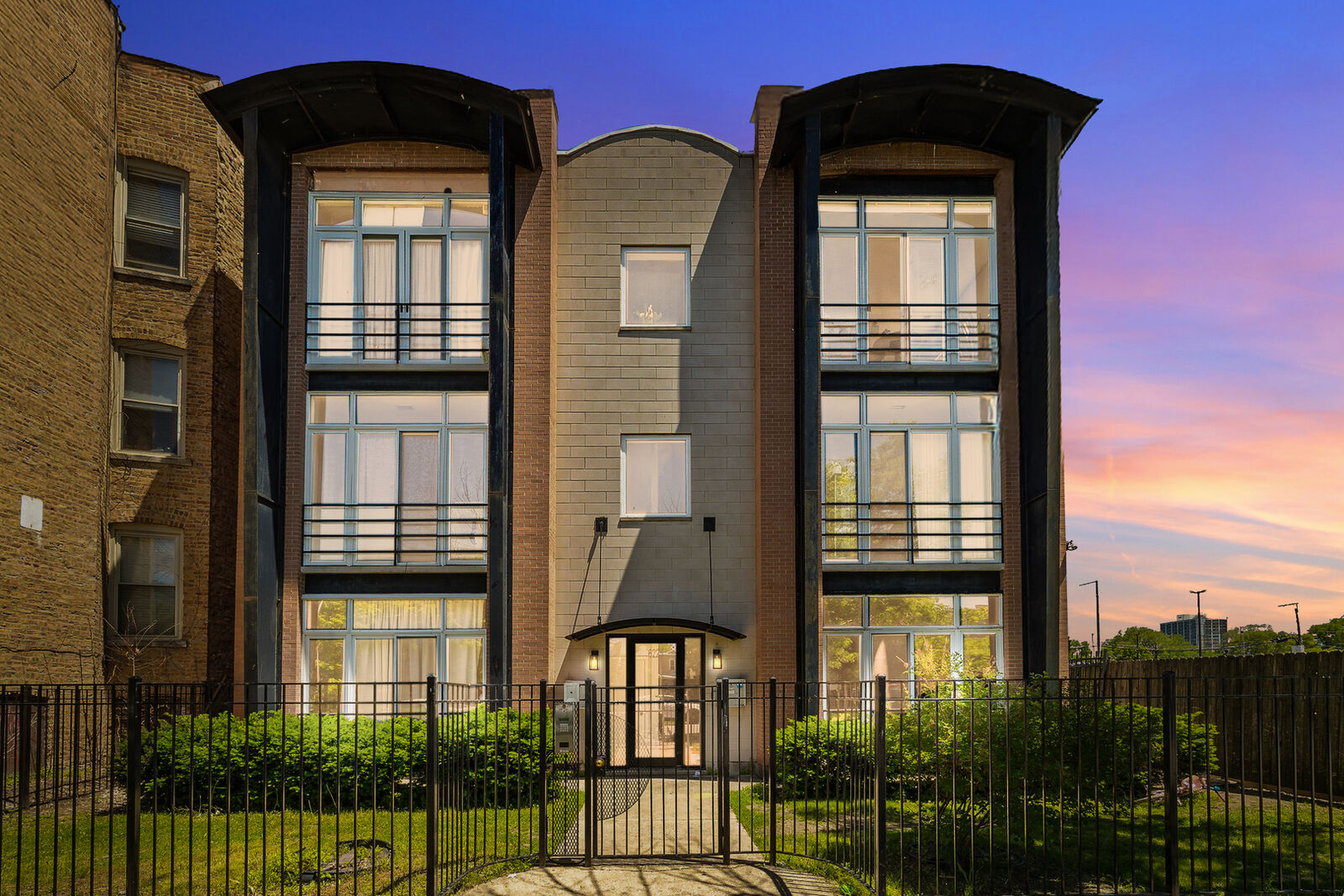 Property Photo: 6225 S Kenwood Avenue 3S IL 60637
