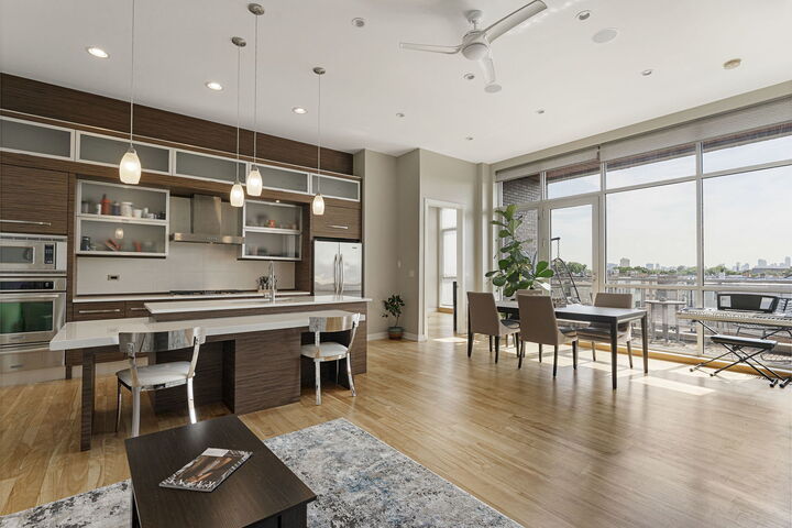 Property Photo: 2408 W Rice Street 403 IL 60622