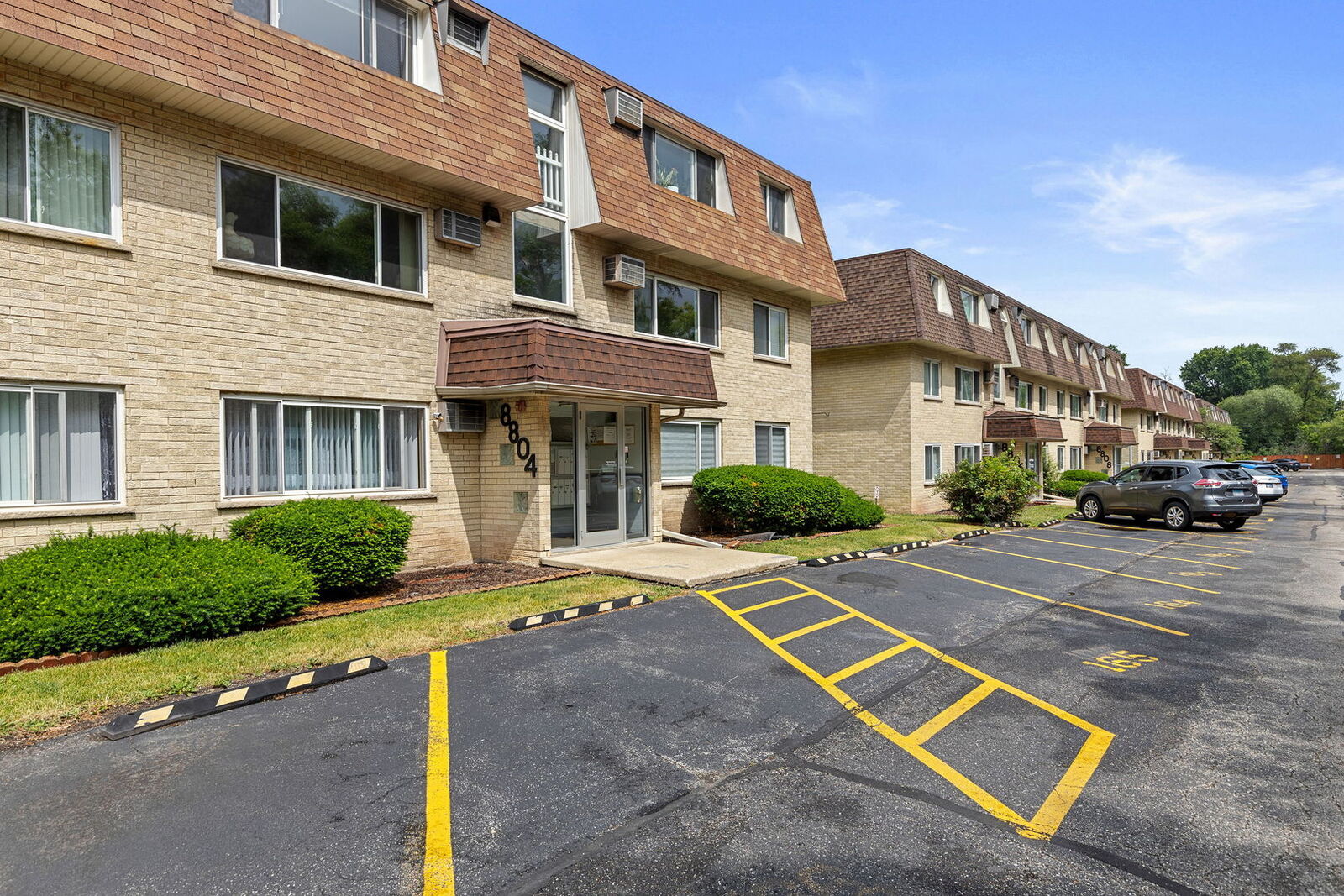 Property Photo: 8804 Briar Court 2C IL 60016