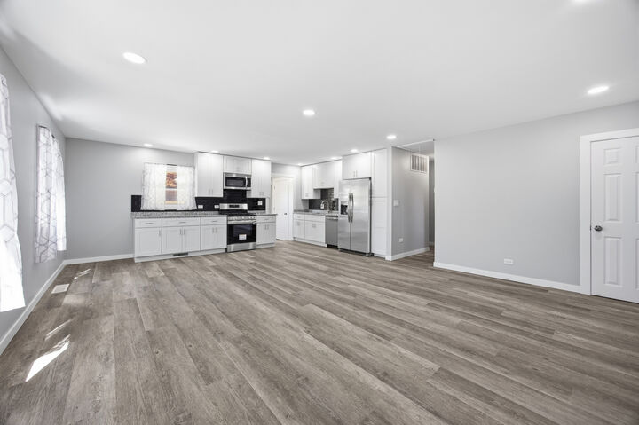 Property Photo:  139 Birch Street  IL 60110 