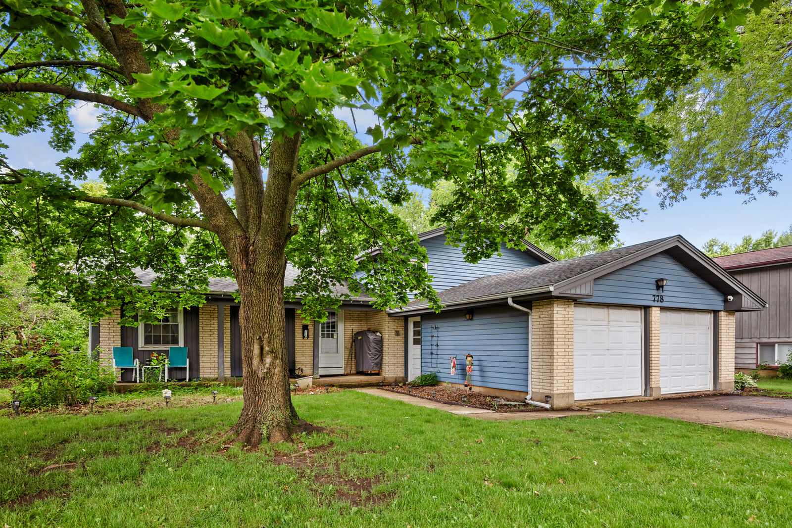 Property Photo:  778 Darlington Lane  IL 60014 