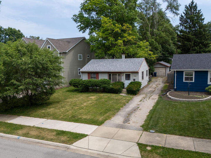 Property Photo:  1332 N Main Street  IL 60563 