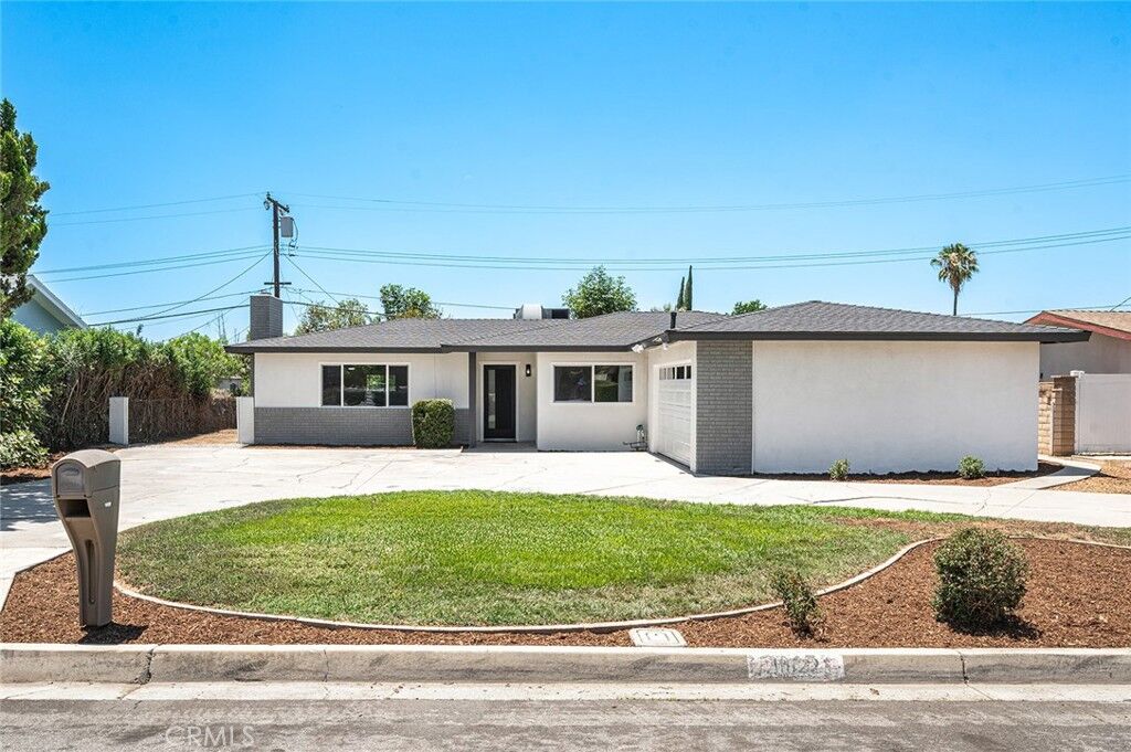Property Photo:  11822 Kingston  CA 92313 