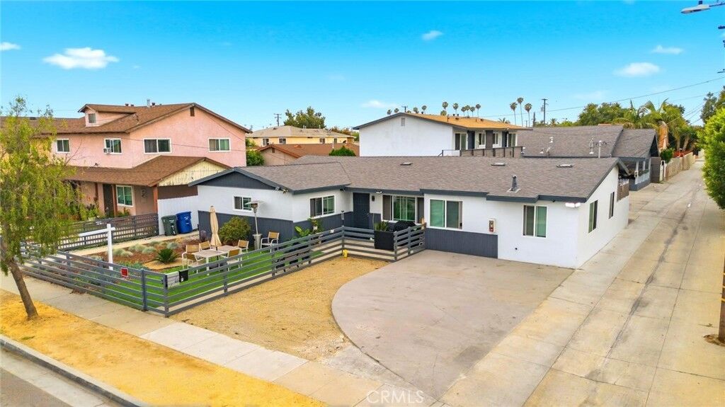 Property Photo: 6221 Corona CA 90201
