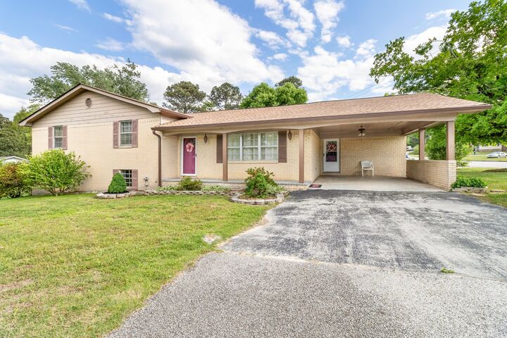 Property Photo: 2010 Falcon Lane SE TN 37323