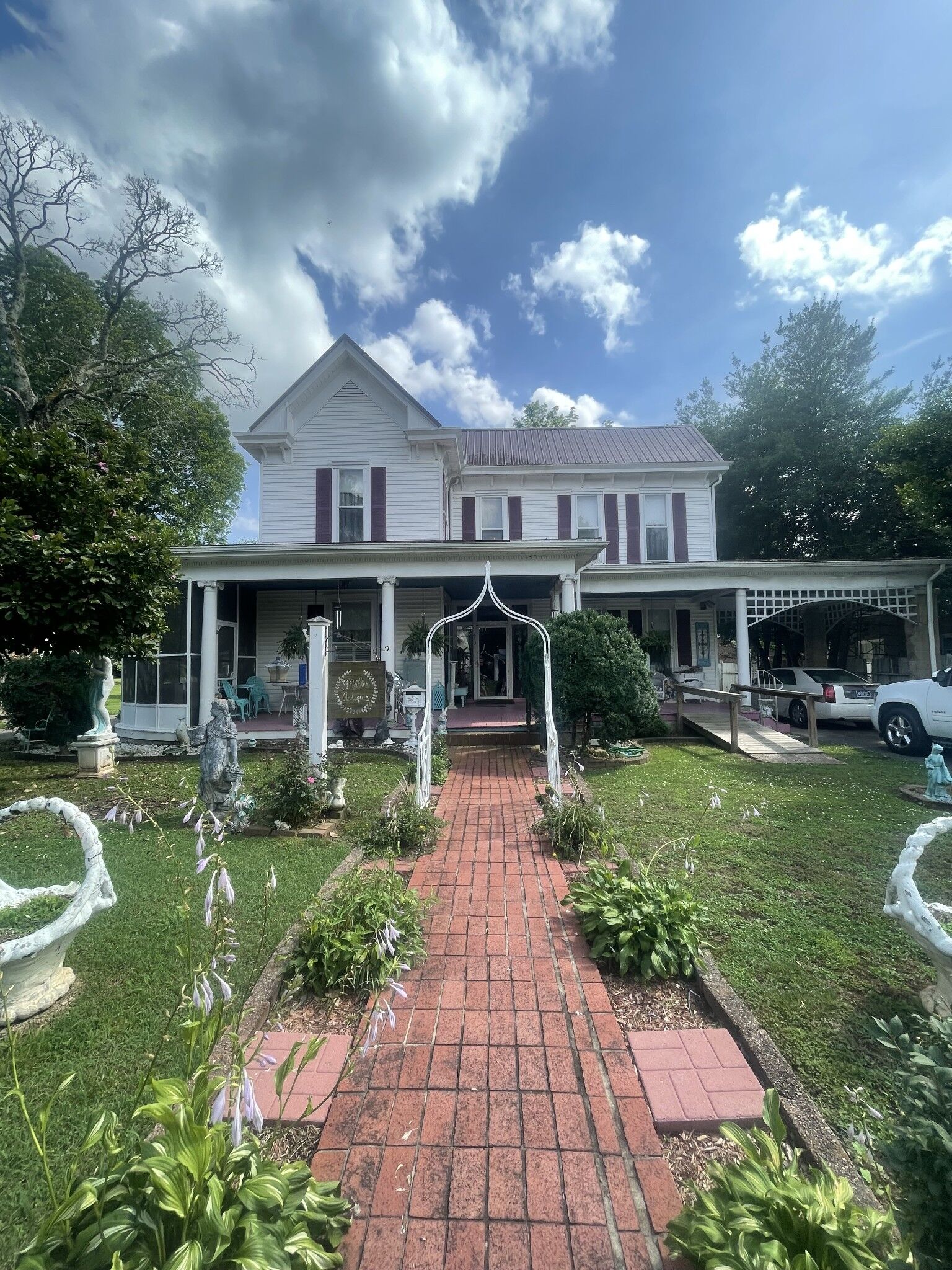 Property Photo: 213 Pulaski St TN 38464