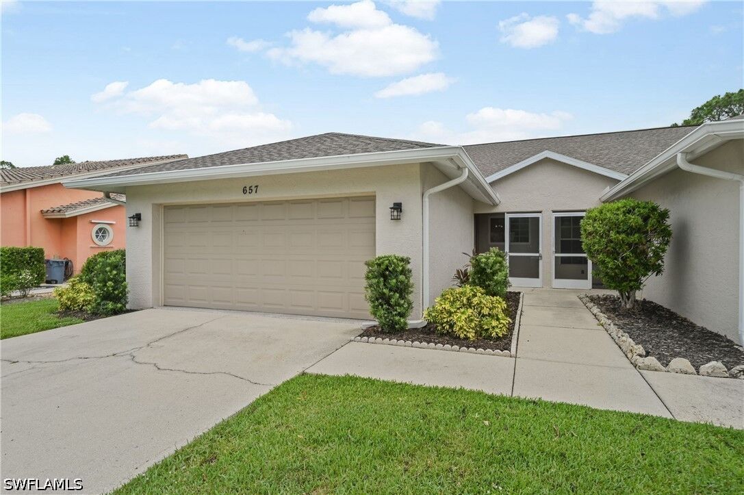 Property Photo: 657 Saint Andrews Boulevard FL 34113