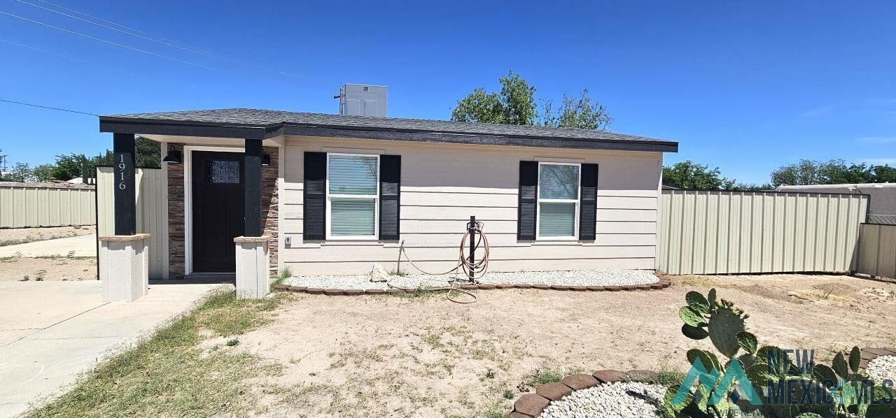 Property Photo: 1916 W Lea Street NM 88220