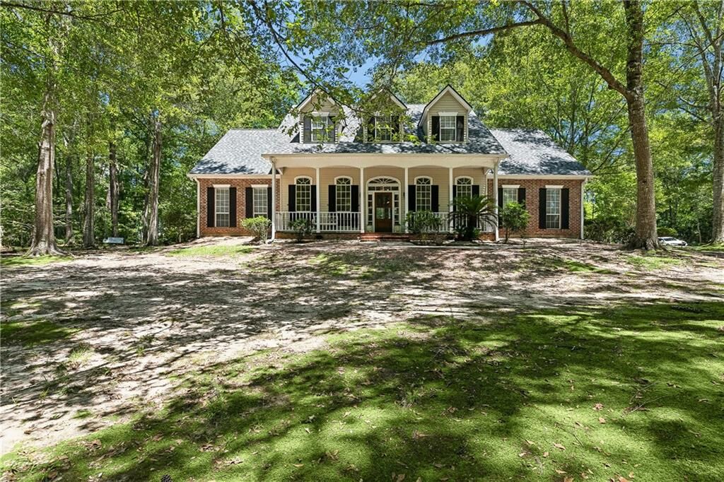 Property Photo: 213 Hawthorne Hollow Drive LA 70447