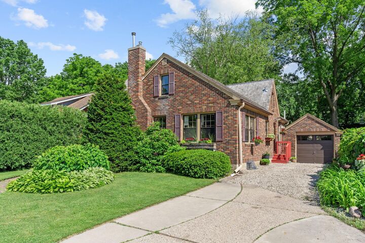 Property Photo:  825 5th Avenue SW  MN 55021 