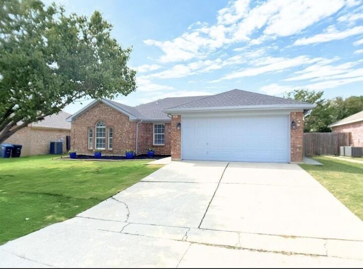 Property Photo: 3913 Periwinkle Drive TX 76137