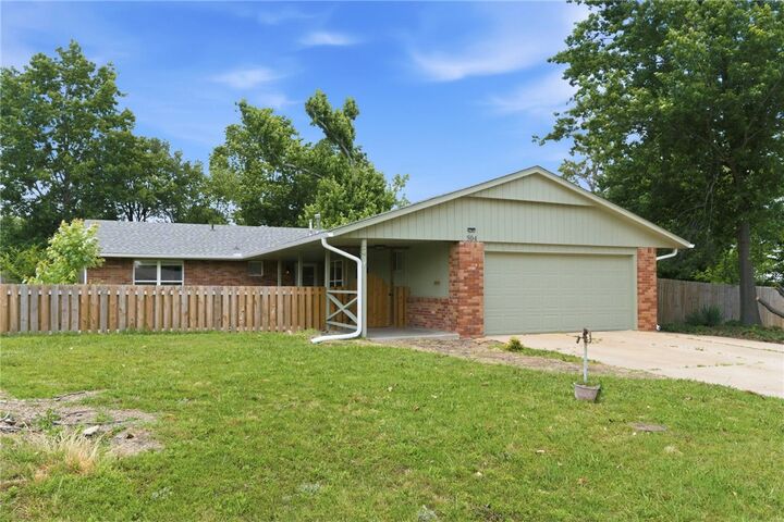 Property Photo:  504 S 11th Place  AR 72756 