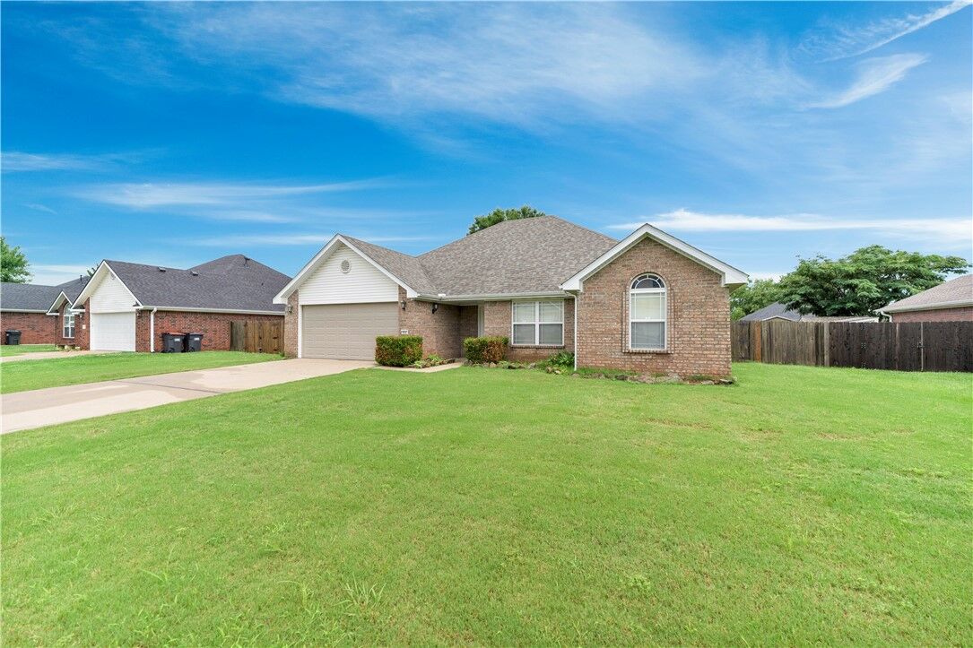 Property Photo:  832 Palisades Avenue  AR 72764 