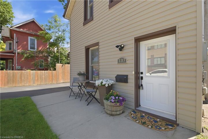 Property Photo: 137 Brock Street ON N3S 5V8