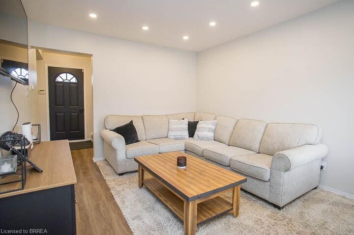 Property Photo:  273 Elgin Street 52  ON N3S 5B2 