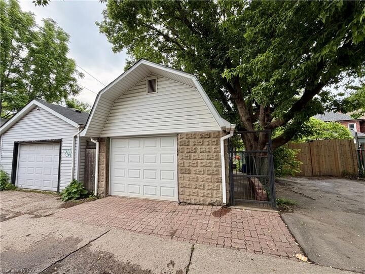 Property Photo:  92 Case Street  ON L8L 3G9 
