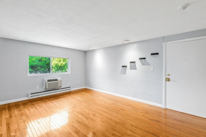 Property Photo: 7 Glen Ave 11 MA 01824