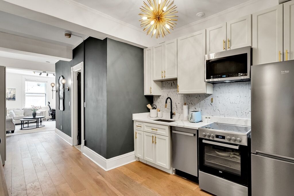 Property Photo:  21 Beacon St 8G  MA 02108 