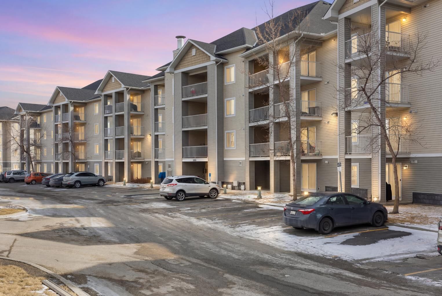 Property Photo: 1620 70 Street SE 3111 AB T2A 7Z3