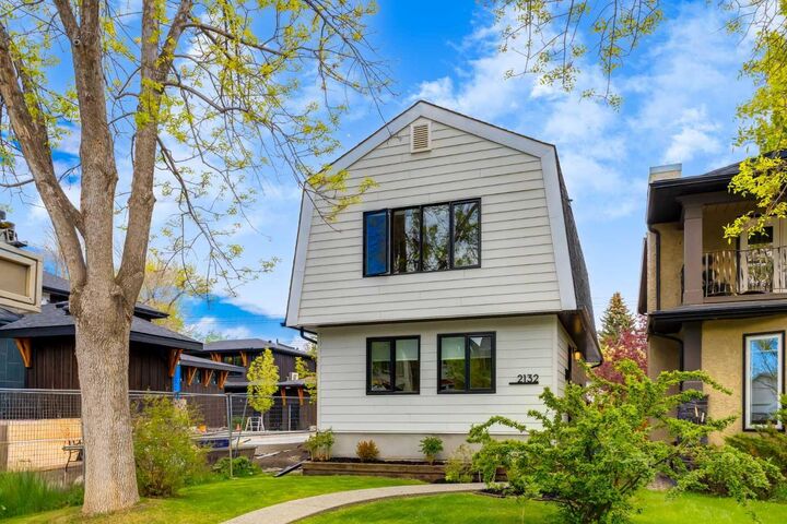 Property Photo:  2132 6 Avenue NW  AB T2N 0W7 