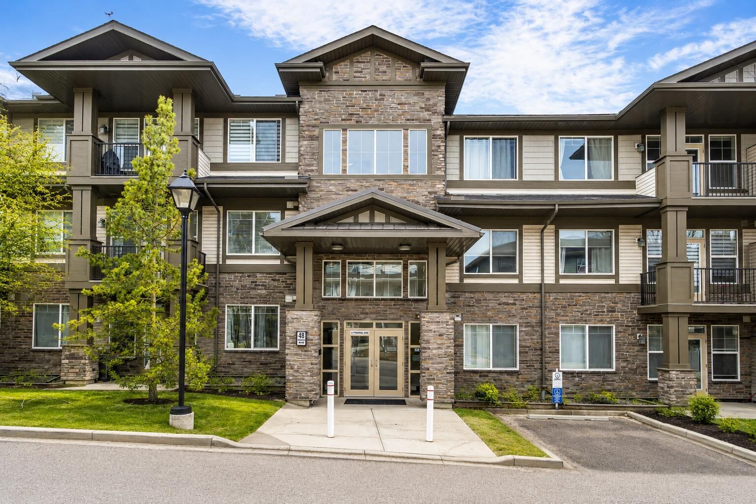 Photo de la propriété:  48 Panatella Road NW 207  AB T3K 0V4 