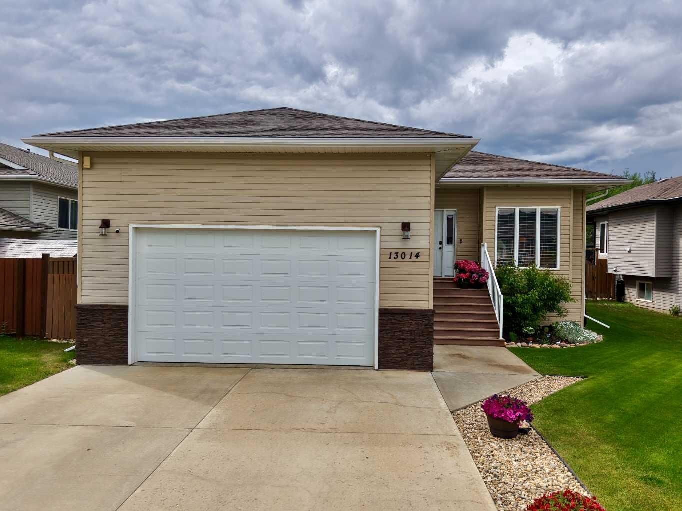 Property Photo:  13014 91 Street  AB T8S 1X1 