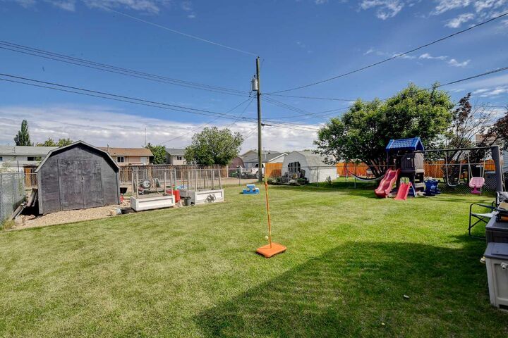 Photo de la propriété:  9724 94 Avenue  AB T0H 3S0 