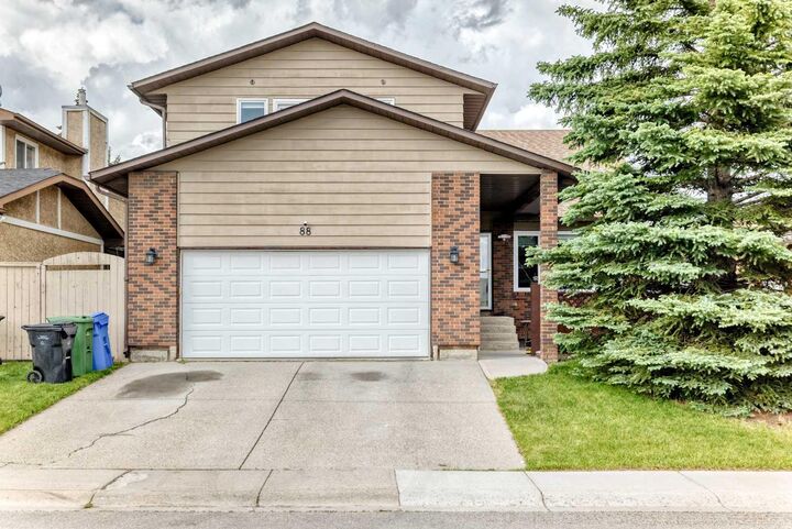 88 Castlefall Way NE — photo 1