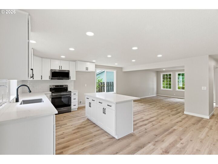 Property Photo:  1015 Cunningham Ln  OR 97302 