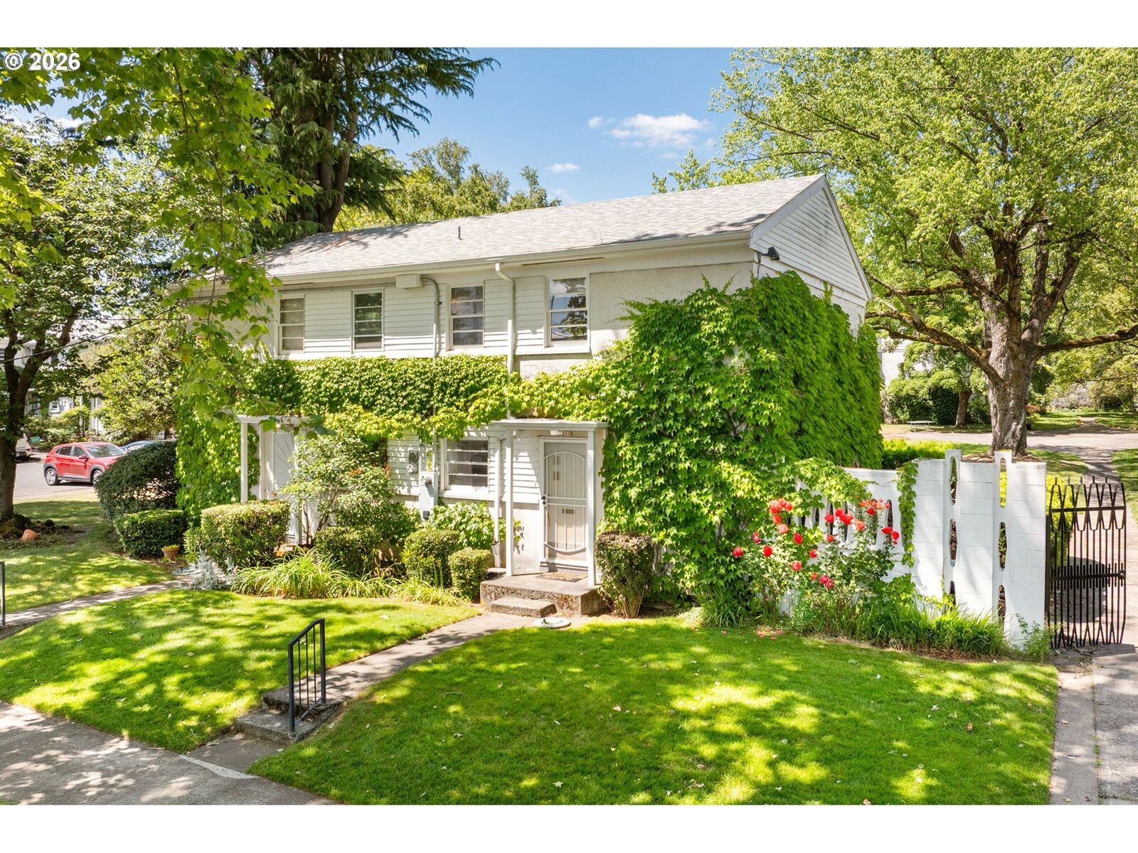 Property Photo: 6811 NE Broadway OR 97213