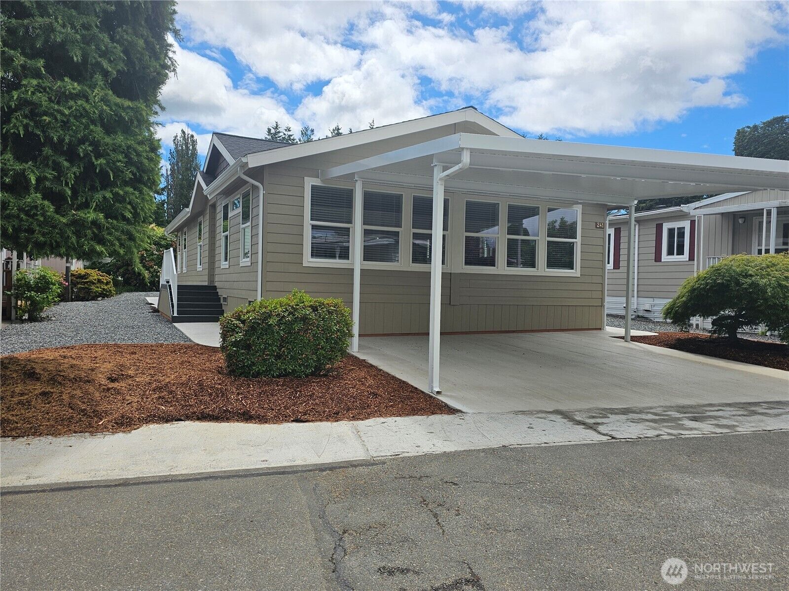 Property Photo: 1725 242nd Street SE 241 WA 98021