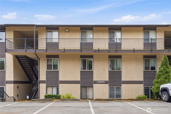 Property Photo: 12525 NE 145th Place F97 WA 98034