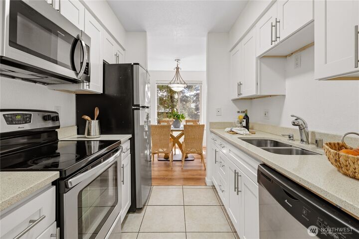 Property Photo:  12525 NE 145th Place F97  WA 98034 