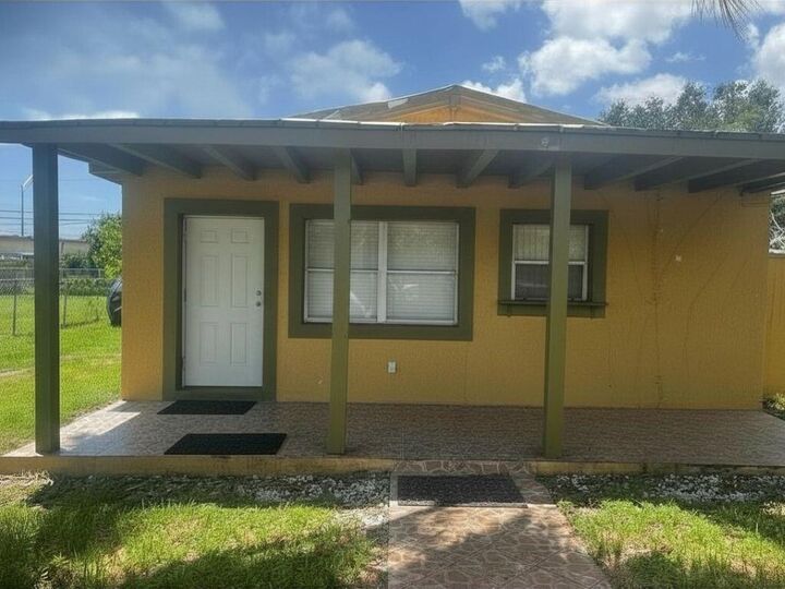 Property Photo:  4100 SW 28th Street  FL 33023 