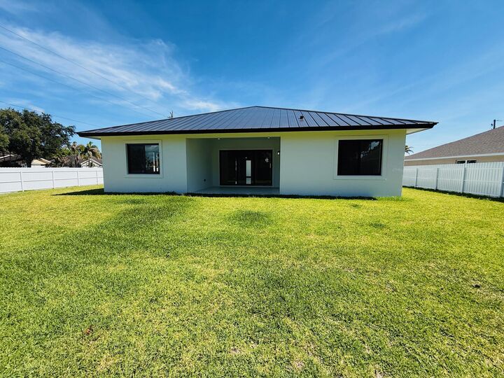 Property Photo: 1701 SW Cannon Avenue FL 34953
