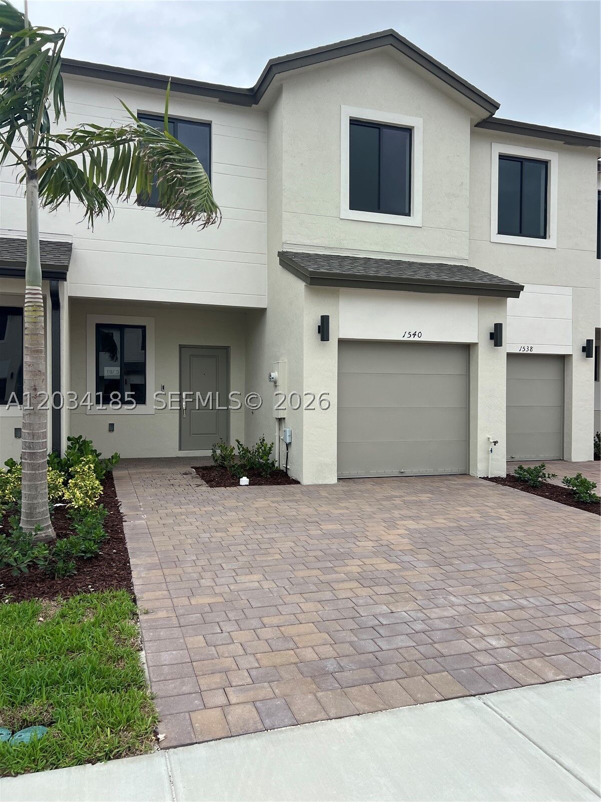 Property Photo:  1540 NW 1st St  FL 33034 