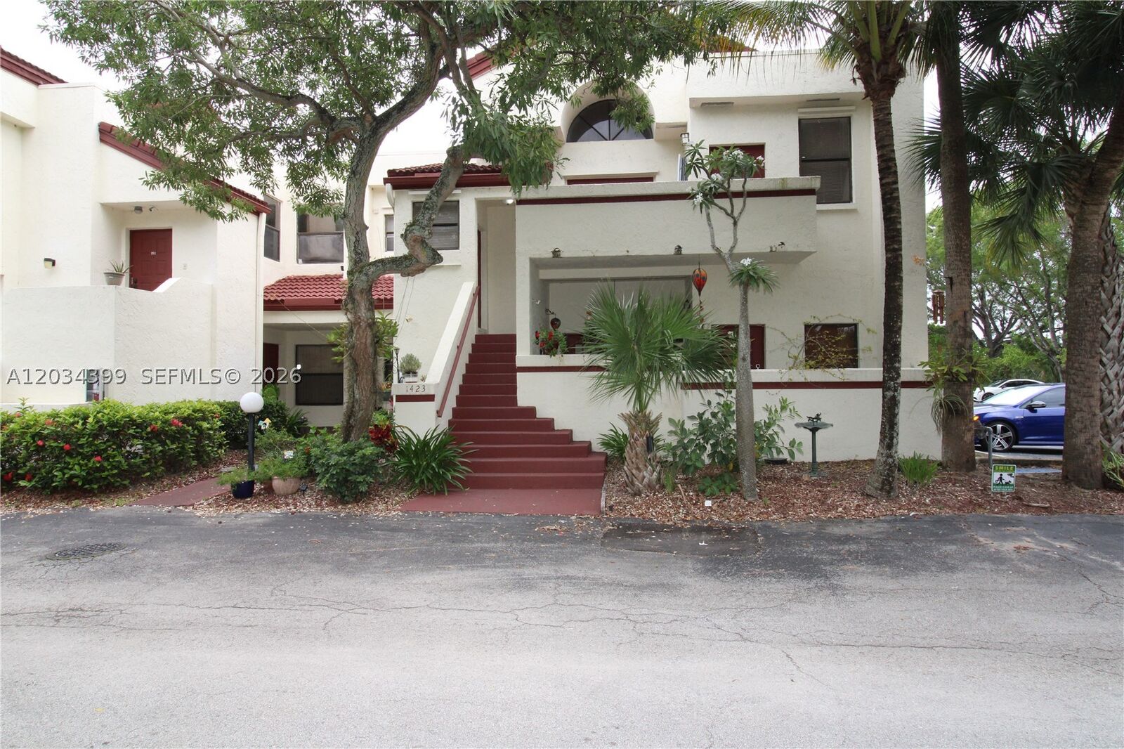 Property Photo:  1423 Avon Ln 210  FL 33068 