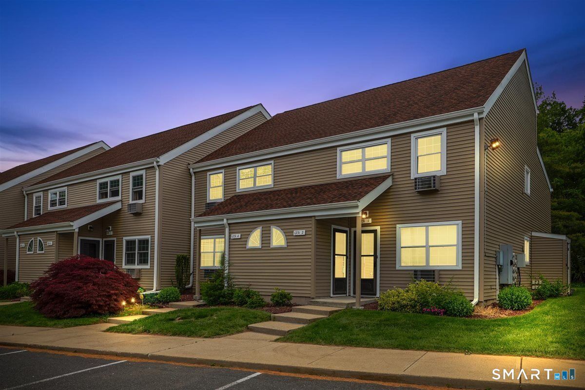 Property Photo:  1231 Washington Street 2  CT 06457 