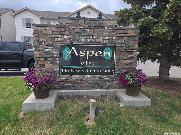 Property Photo: 135 Pawlychenko Lane 33 SK S7V 1K2
