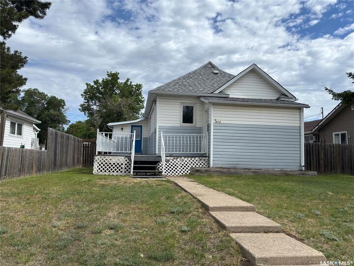 1012 Stadacona Street E — photo 1