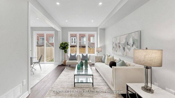 Photo de la propriété: 37 Capreol Avenue ON L4G 0Z8