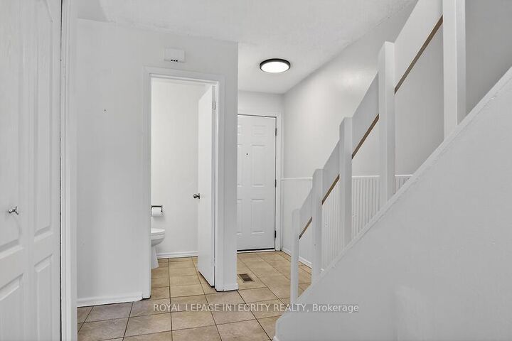 427 Moodie Drive — photo 1
