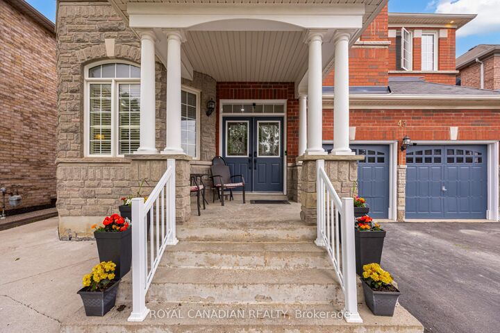 Property Photo: 43 Bluffwood Crescent ON L6P 2P3
